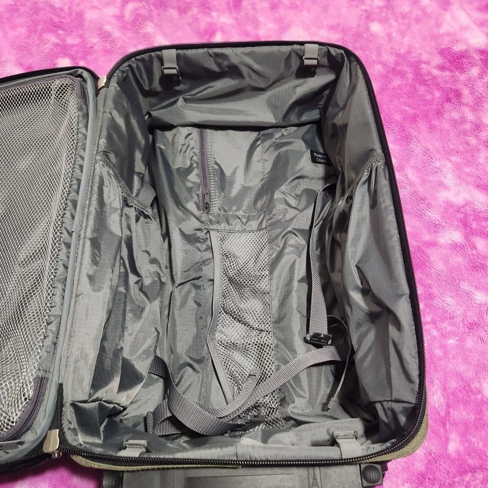 Travelpro Walkabout Lite 22 Inch Rolling Carry‎ On Expandable Teflon Suitcase